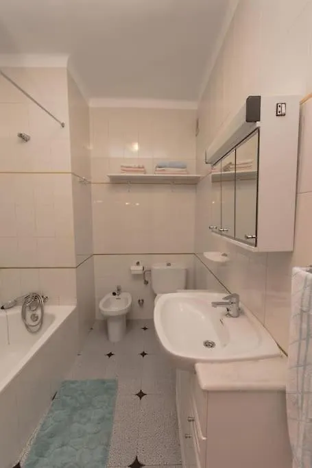 Precioso Piso De 3 Dormitorios, Cocina Y 1 Bano Cómpeta Apartament