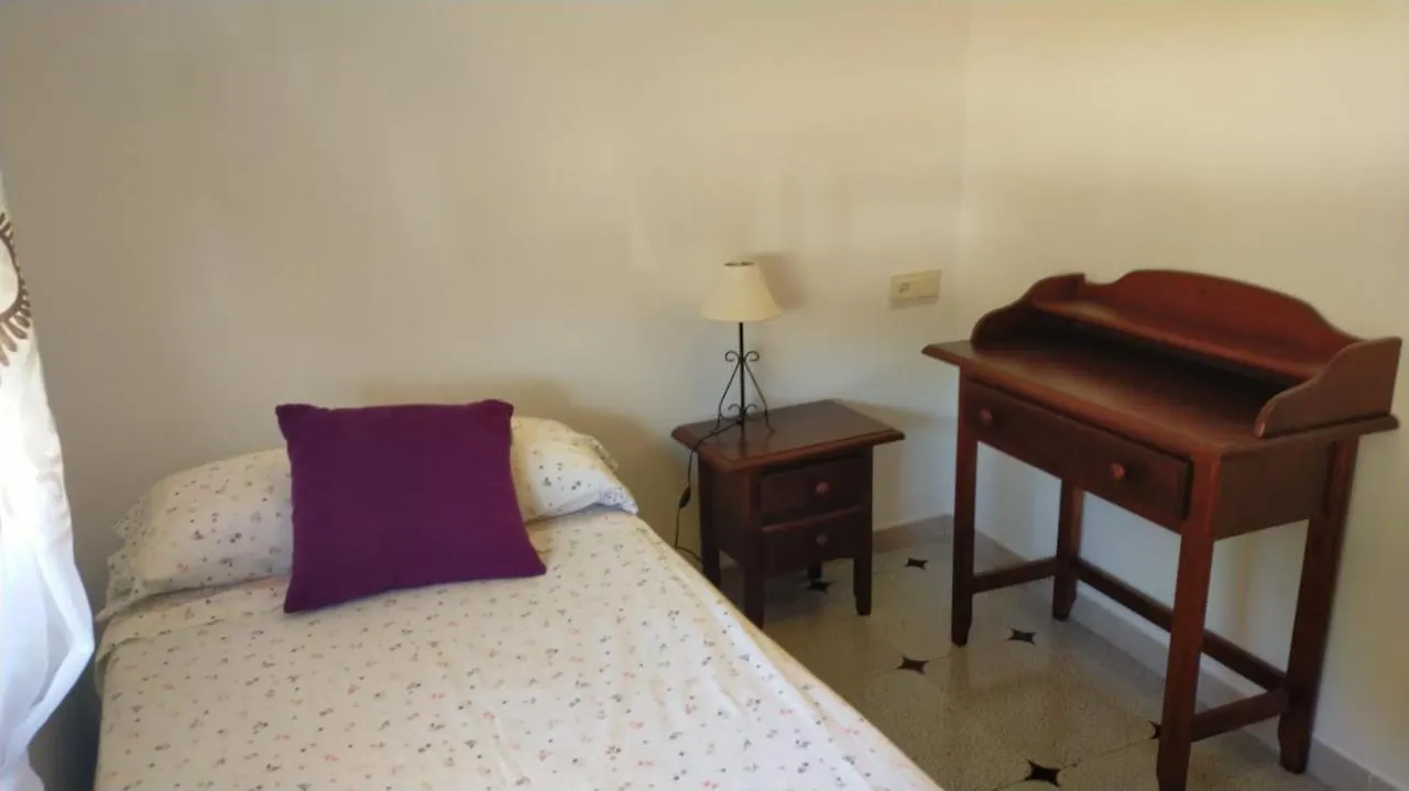 Precioso Piso De 3 Dormitorios, Cocina Y 1 Bano Cómpeta Hiszpania